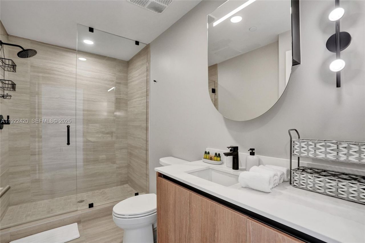 580 72nd St, Unit 905, Miami Beach, FL 33141 Photo