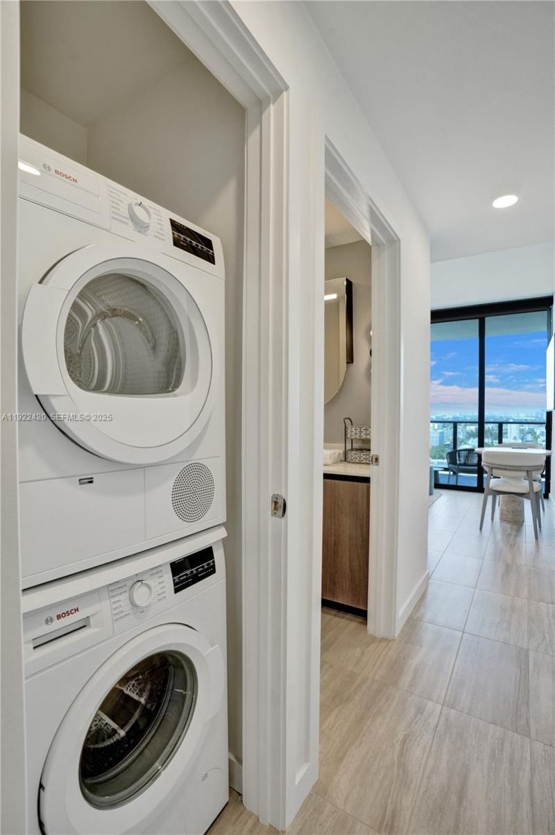 580 72nd St, Unit 905, Miami Beach, FL 33141 Photo