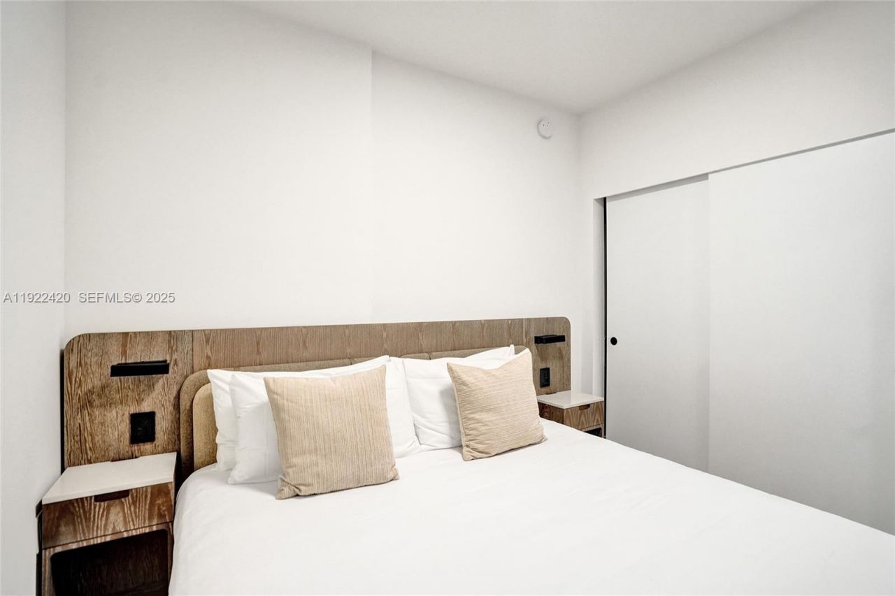 580 72nd St, Unit 905, Miami Beach, FL 33141 Photo