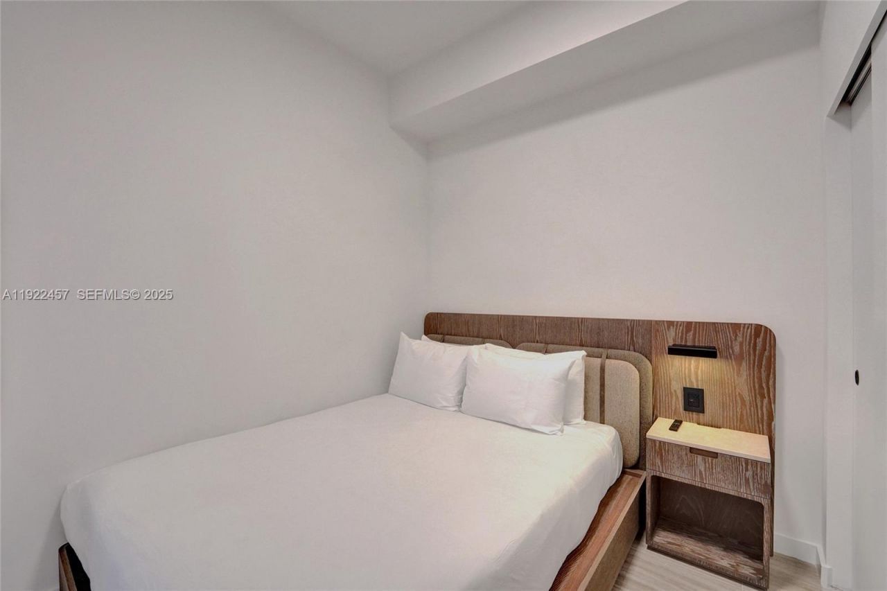 580 72nd St, Unit 1511, Miami Beach, FL 33141 Photo