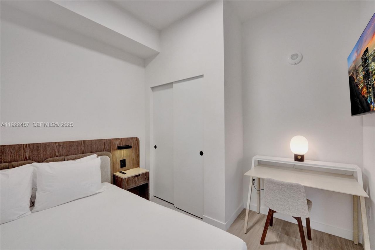 580 72nd St, Unit 1511, Miami Beach, FL 33141 Photo