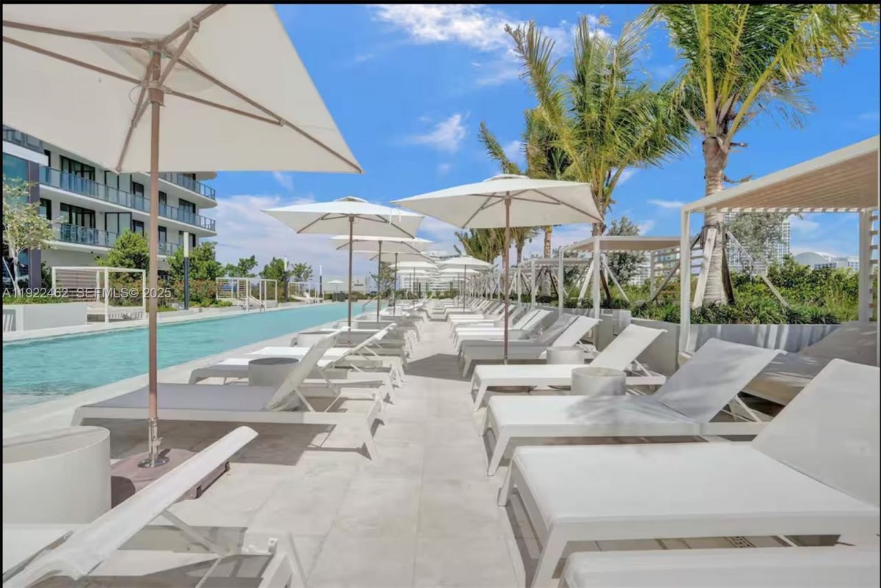 580 72nd St, Unit 1513, Miami Beach, FL 33141 Photo