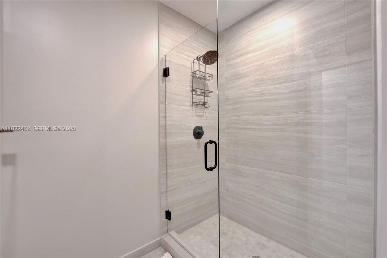 580 72nd St, Unit 1513, Miami Beach, FL 33141 Photo