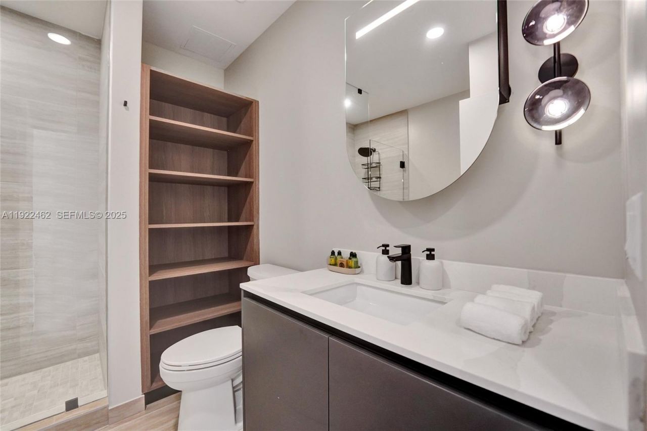 580 72nd St, Unit 1513, Miami Beach, FL 33141 Photo