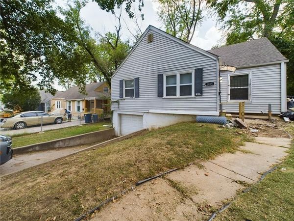 5015 E 40th Street, Kansas City, MO 64130