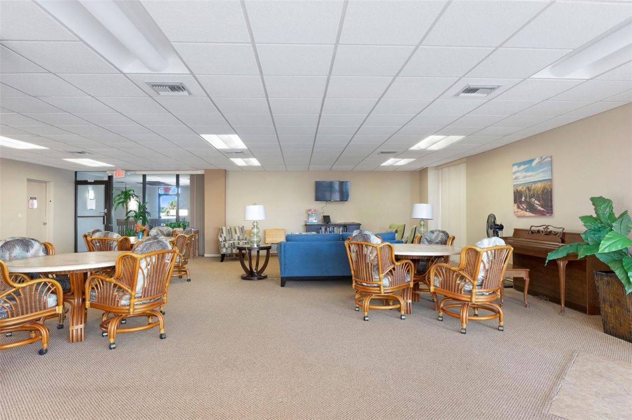 6104 Palma Del Mar Boulevard S, Unit 405, Saint Petersburg, FL 33715 Photo