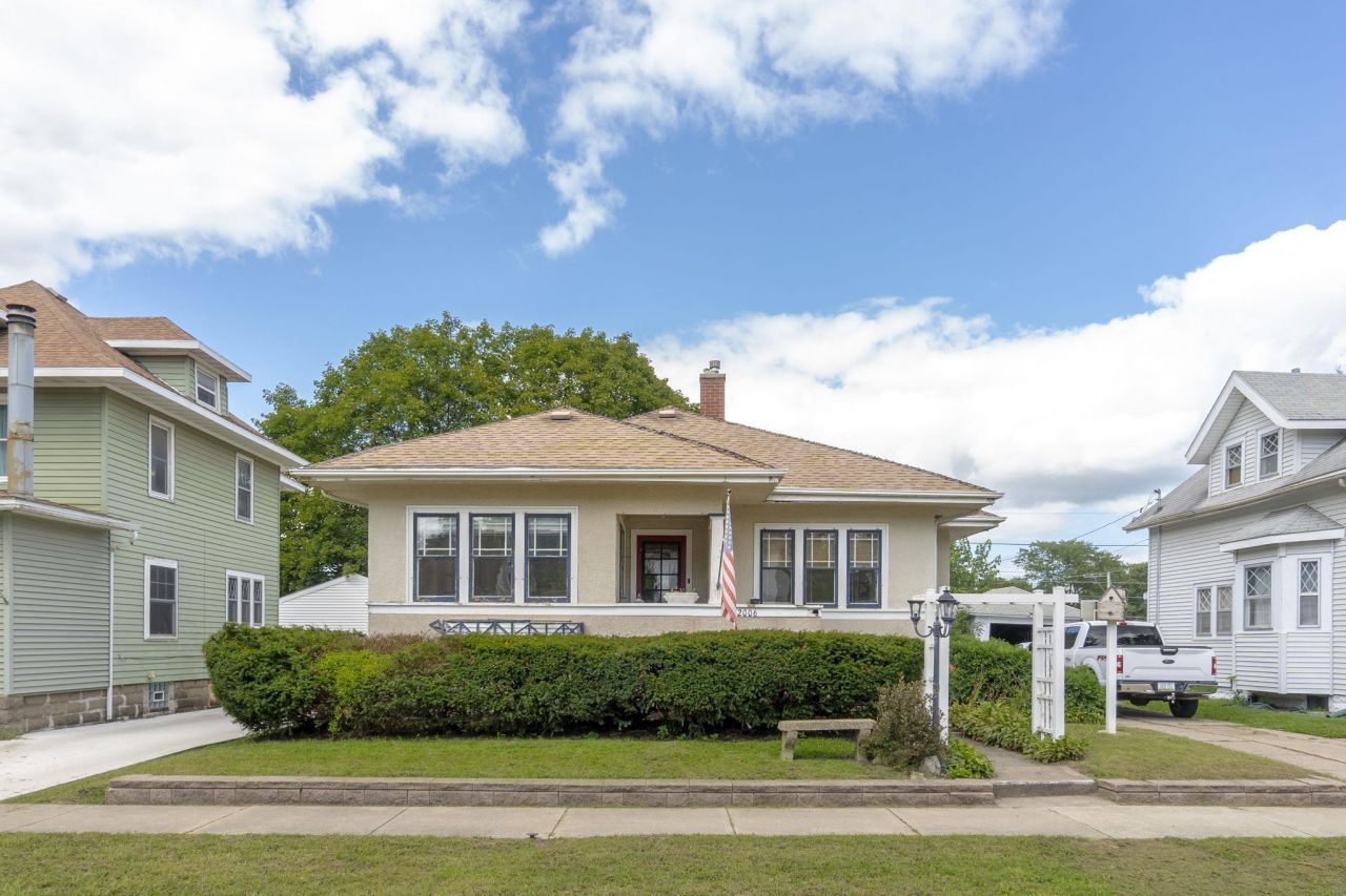 2006 W 3rd Street, Waterloo, IA 50701 Main Photo