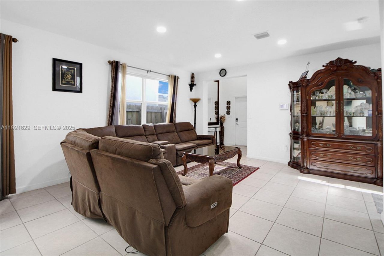 1382 SE 26th Rd, Homestead, FL 33035 Photo