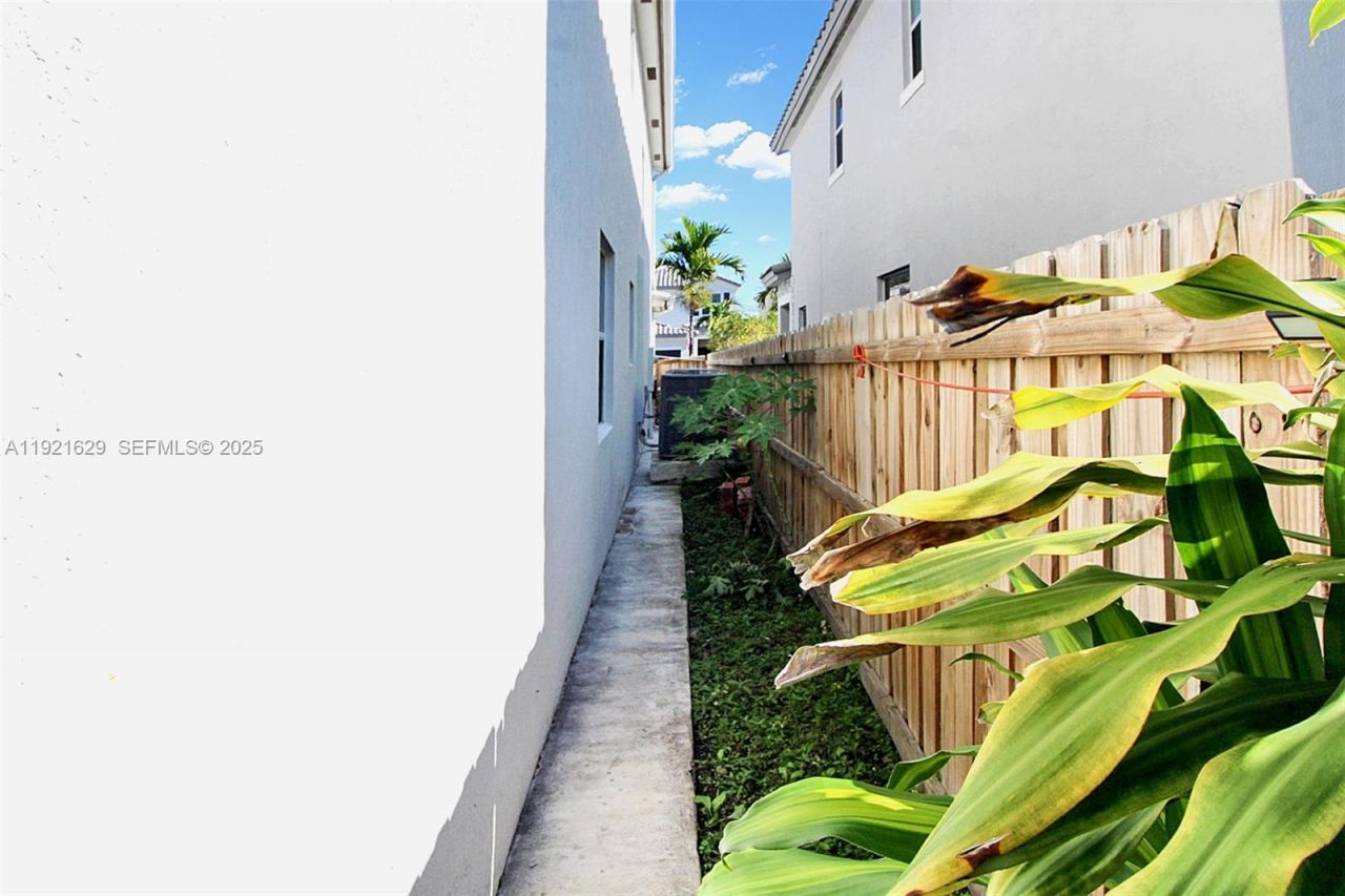 1382 SE 26th Rd, Homestead, FL 33035 Photo