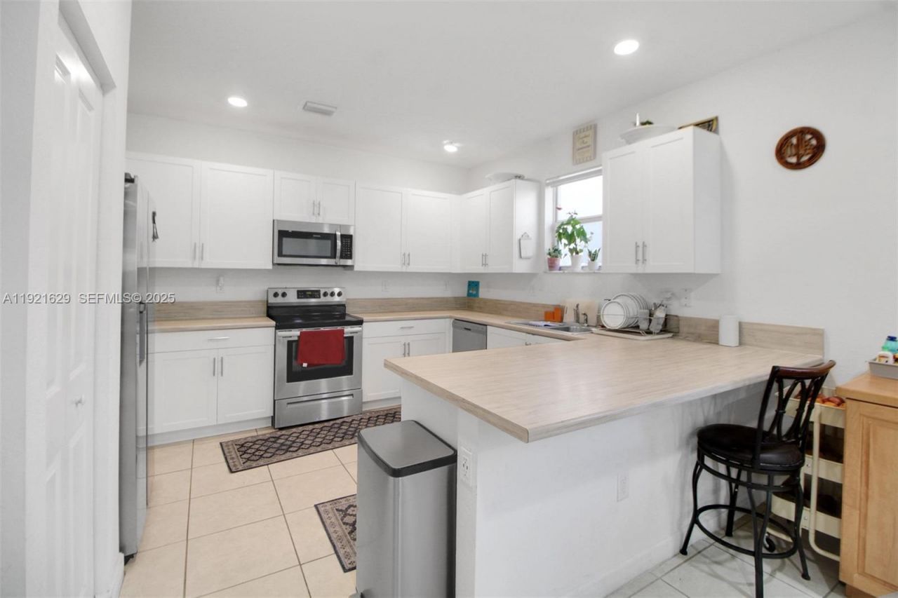 1382 SE 26th Rd, Homestead, FL 33035 Photo