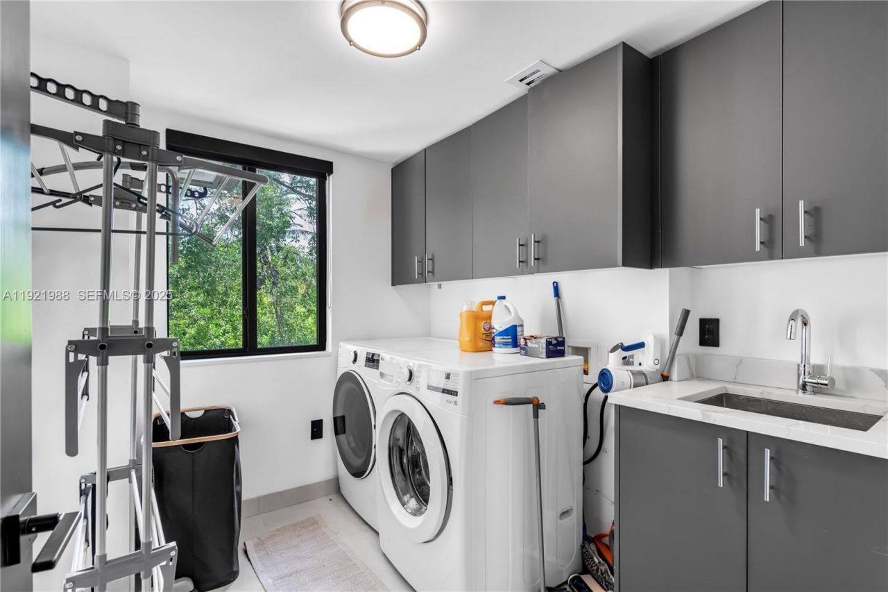 32 N Bounty Ln, Key Largo, FL 33037 Photo