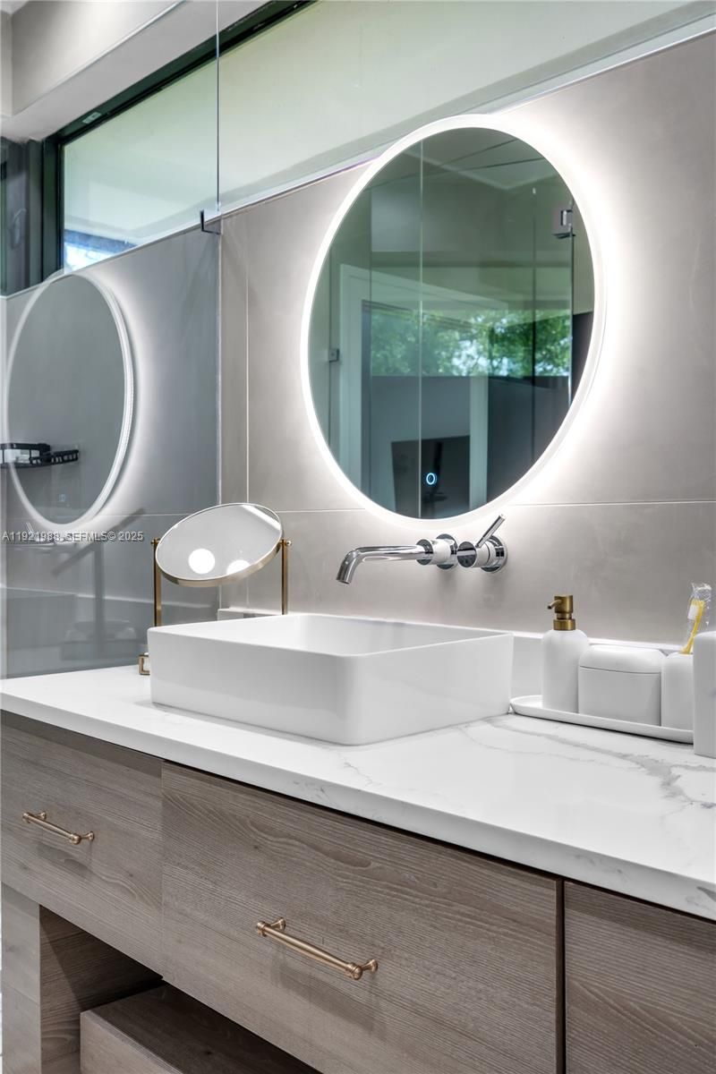 32 N Bounty Ln, Key Largo, FL 33037 Photo