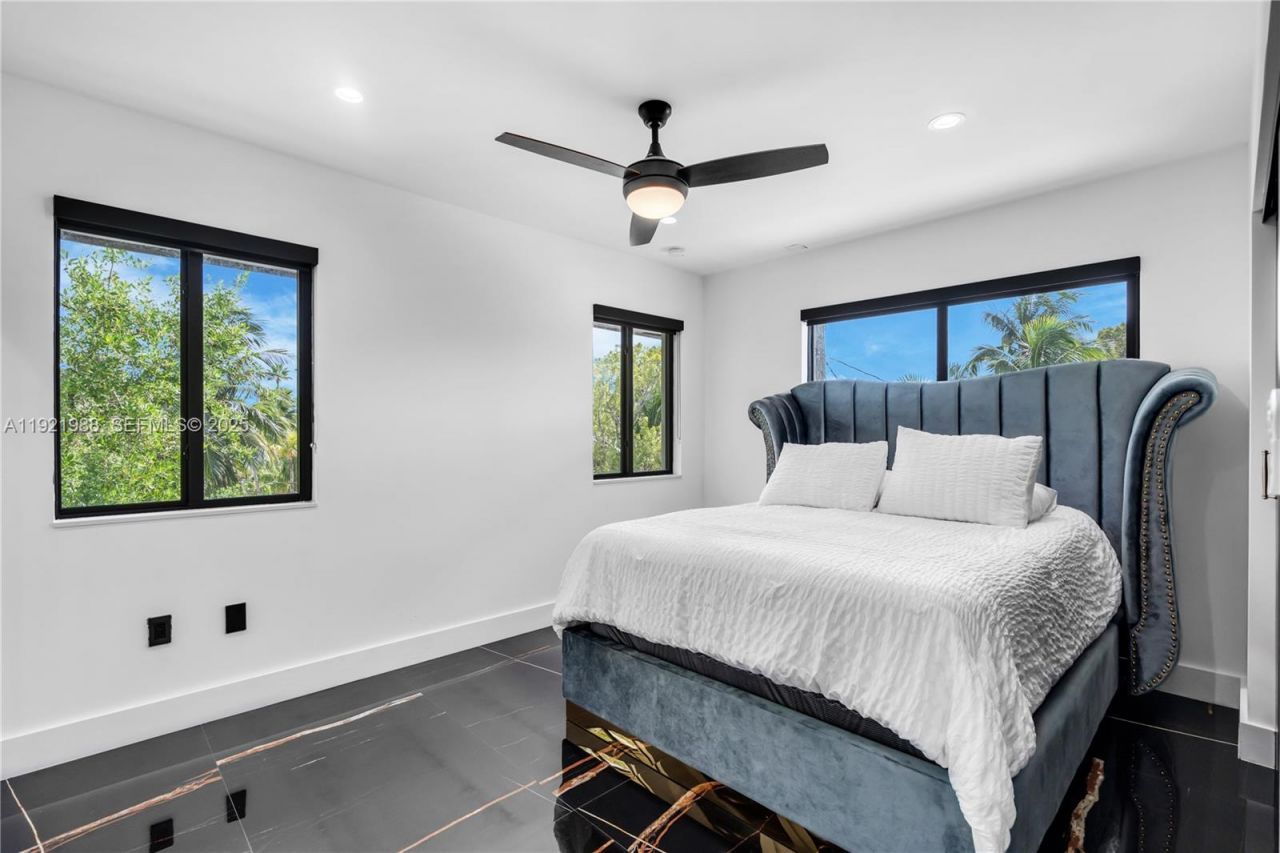 32 N Bounty Ln, Key Largo, FL 33037 Photo