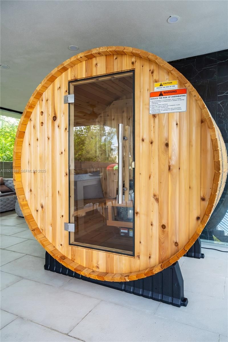 32 N Bounty Ln, Key Largo, FL 33037 Photo