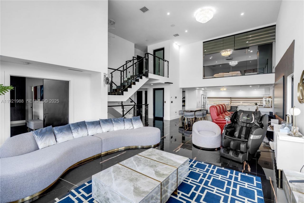 32 N Bounty Ln, Key Largo, FL 33037 Photo