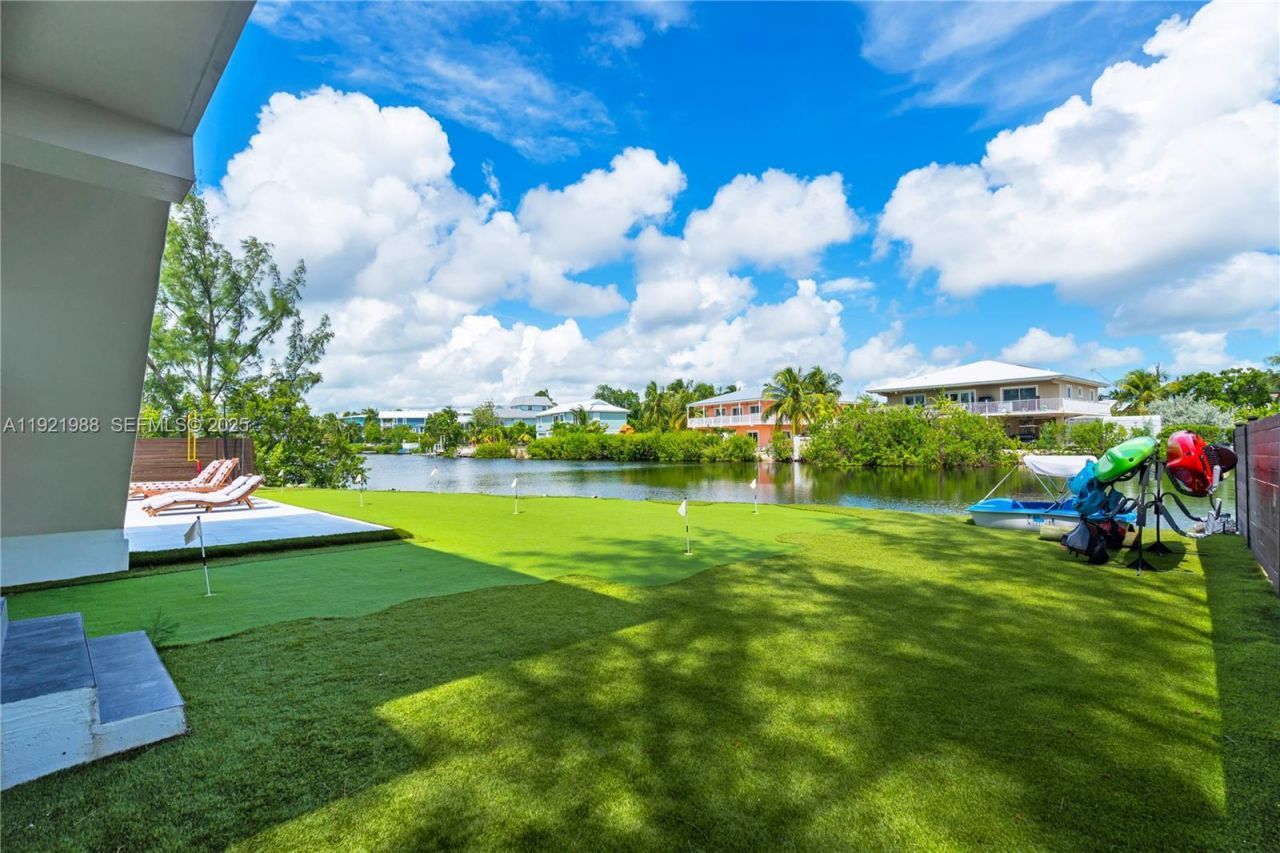 32 N Bounty Ln, Key Largo, FL 33037 Photo