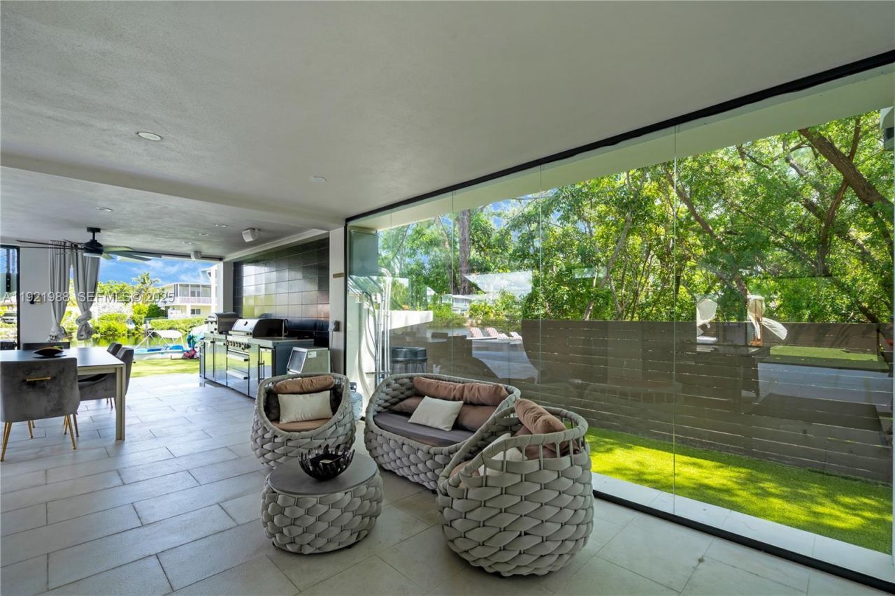 32 N Bounty Ln, Key Largo, FL 33037 Photo