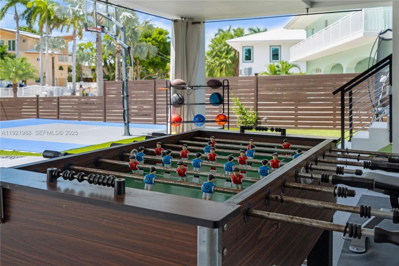 32 N Bounty Ln, Key Largo, FL 33037 Photo