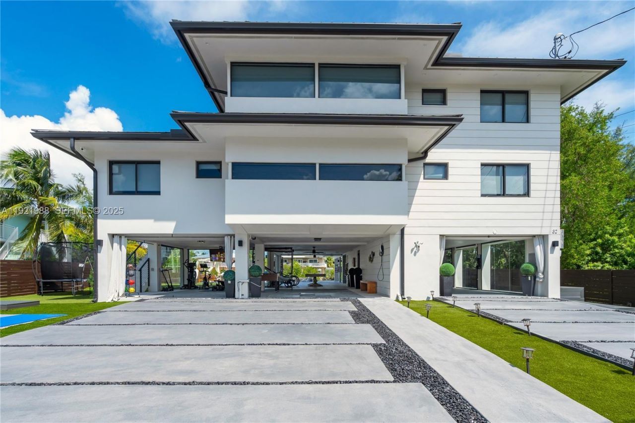 32 N Bounty Ln, Key Largo, FL 33037 Photo