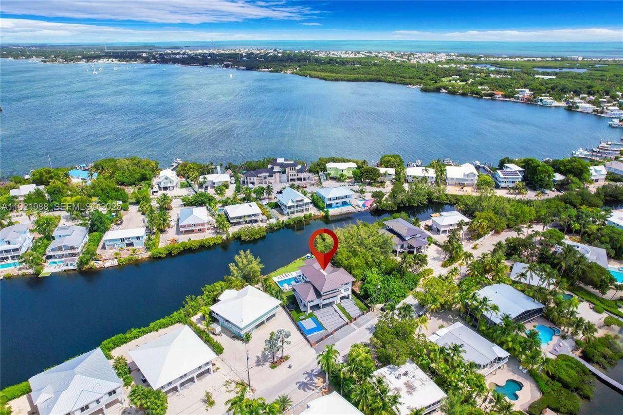 32 N Bounty Ln, Key Largo, FL 33037 Photo