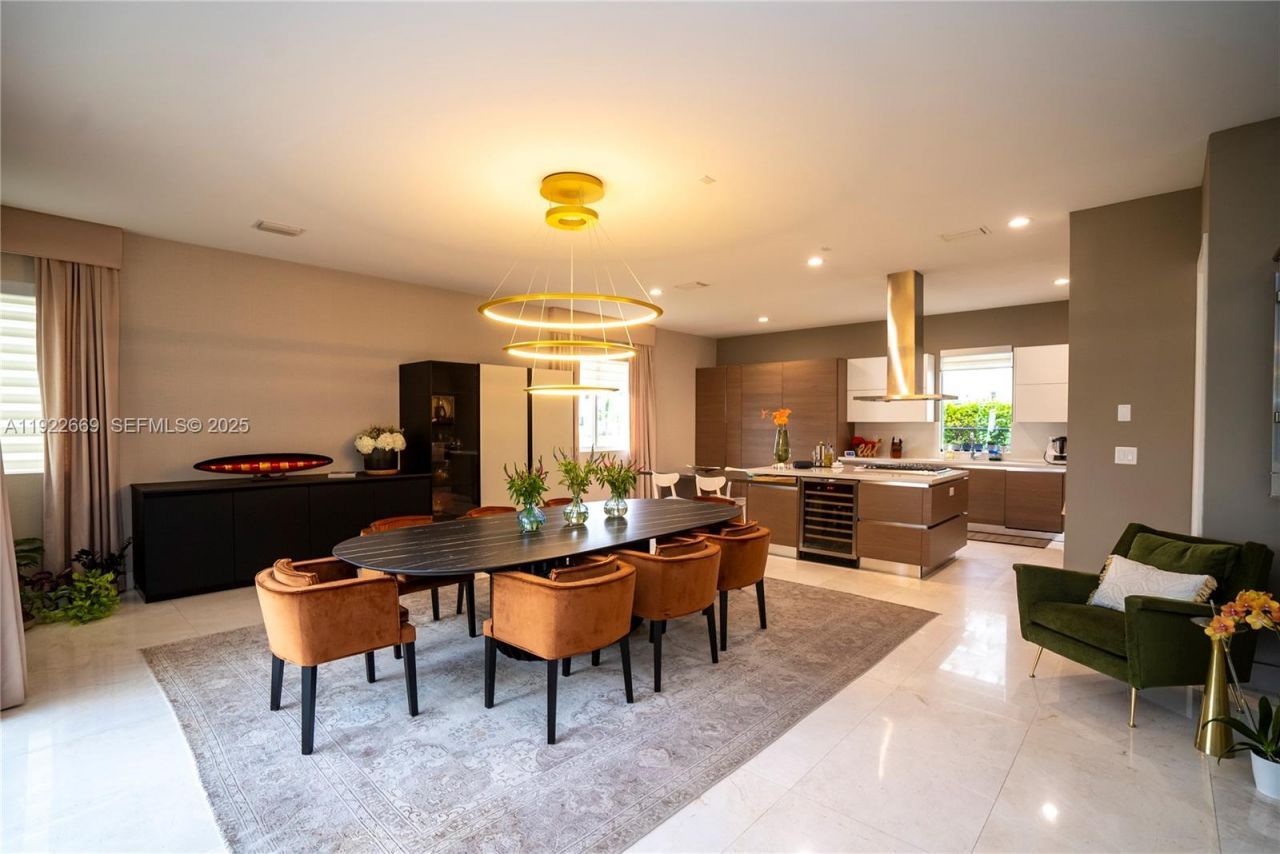 10272 NW 75th Ter, Doral, FL 33178 Photo