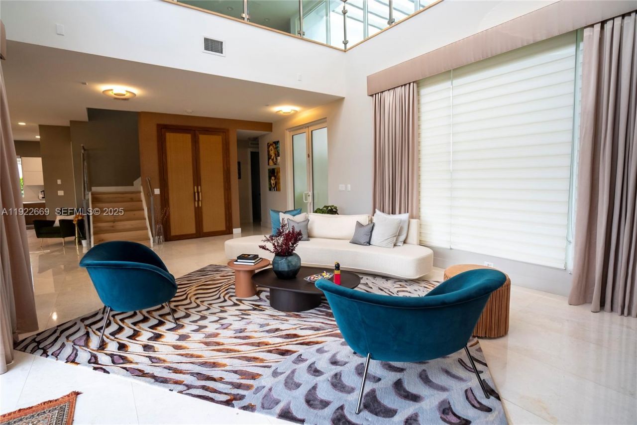 10272 NW 75th Ter, Doral, FL 33178 Photo