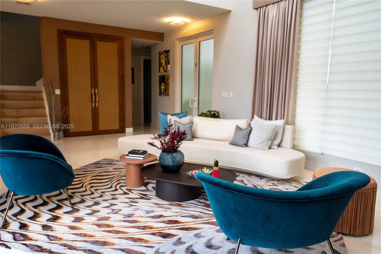 10272 NW 75th Ter, Doral, FL 33178 Photo