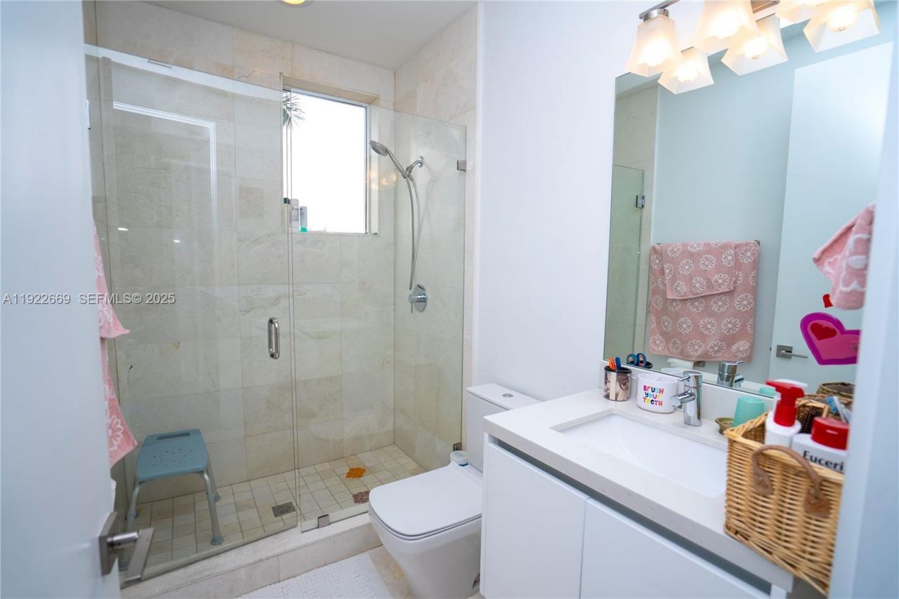 10272 NW 75th Ter, Doral, FL 33178 Photo