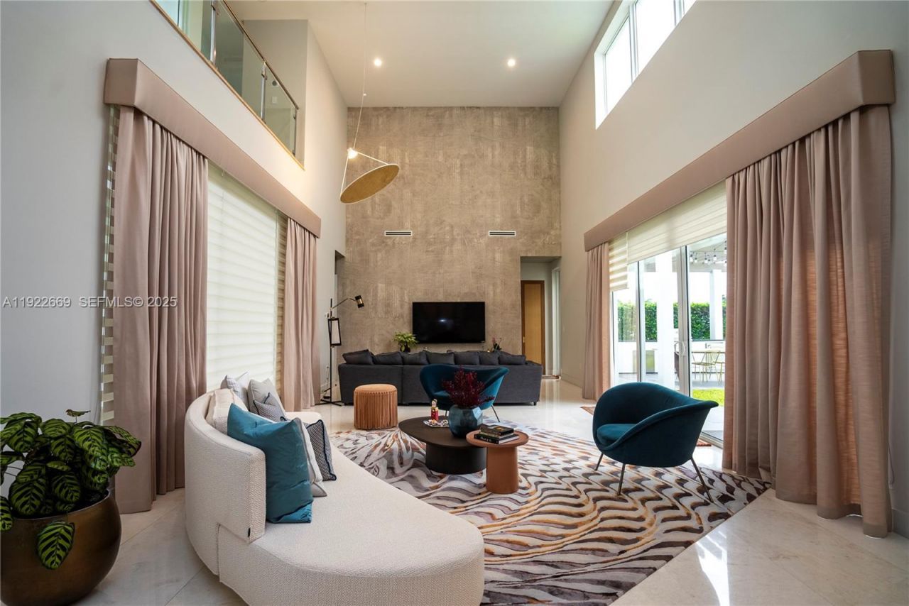 10272 NW 75th Ter, Doral, FL 33178 Photo