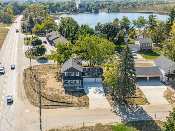 3349 Mill Lake Rd, Lake Orion, MI 48360