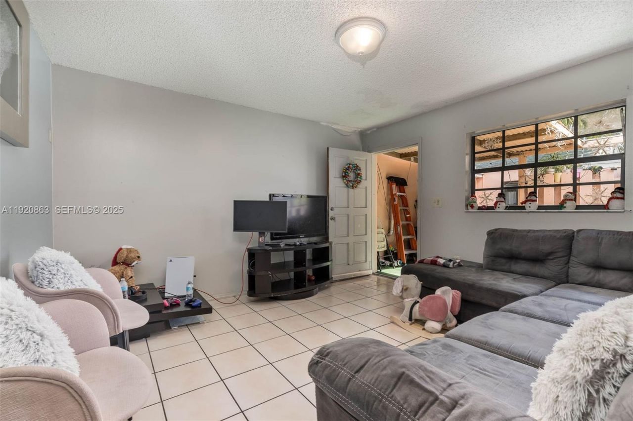 2740 SW 23rd St, Miami, FL 33145 Photo