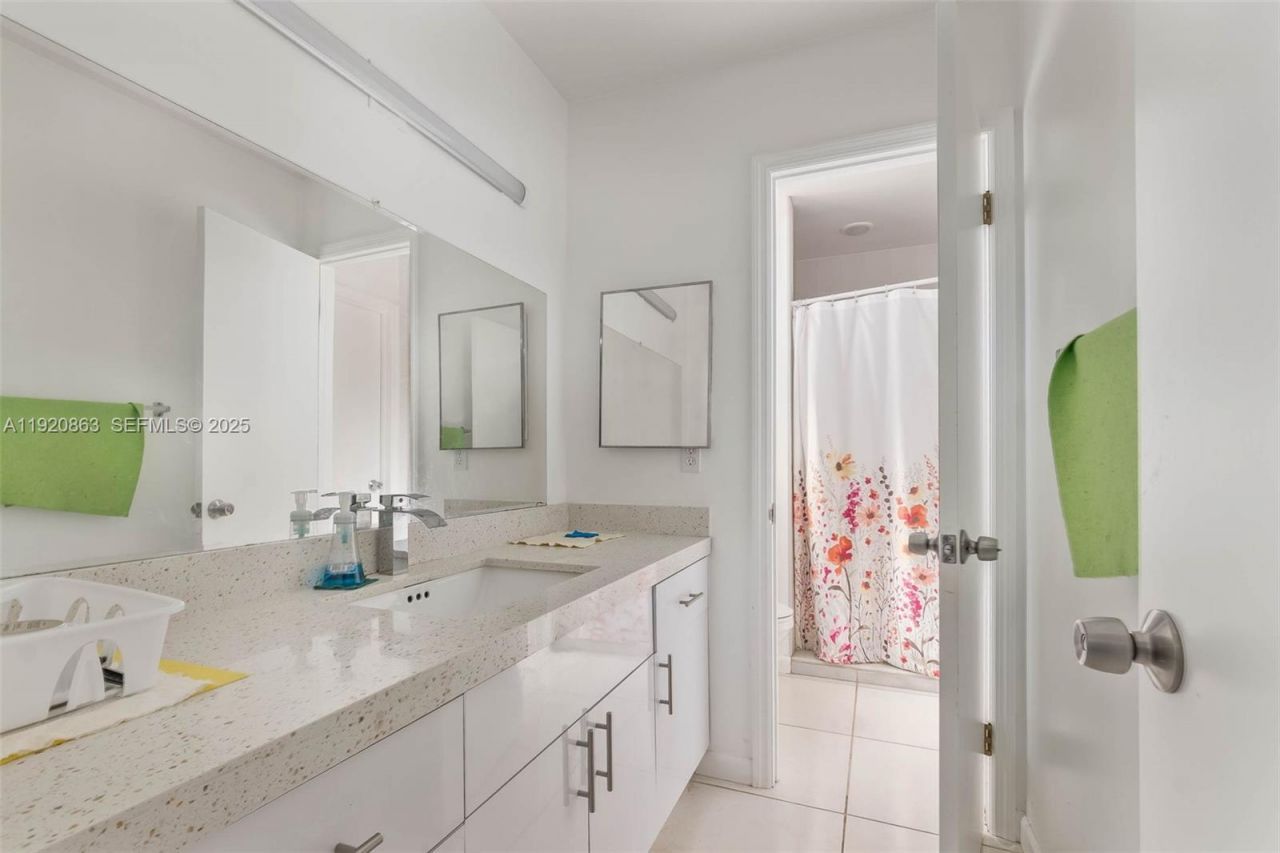 2740 SW 23rd St, Miami, FL 33145 Photo