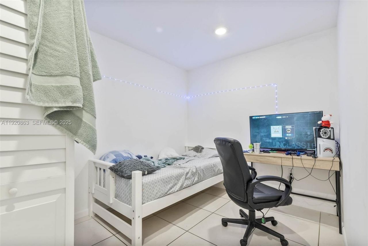 2740 SW 23rd St, Miami, FL 33145 Photo