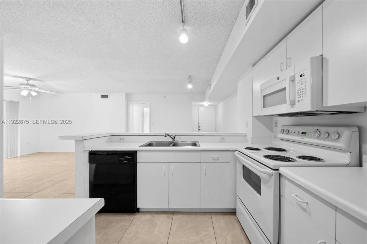 2600 S University Dr, Unit 107, Davie, FL 33328 Photo