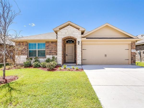 9209 Herringbone Drive, Fort Worth, TX 76131