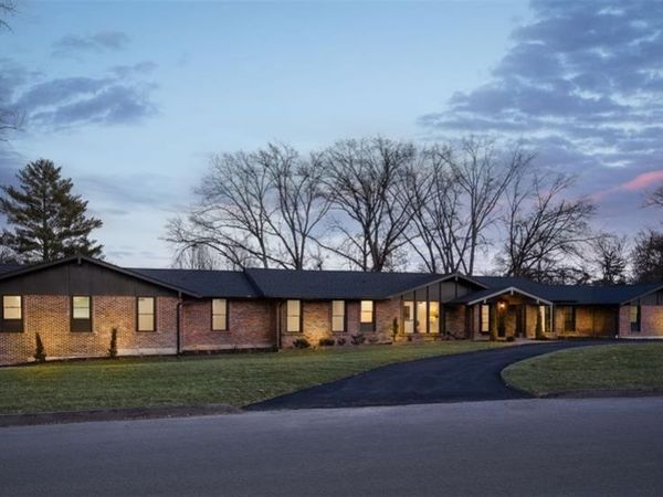 1534 Woodgate Drive, Frontenac, MO 63131