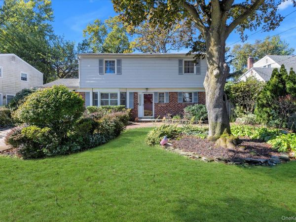 23 Skyview Place, Melville, NY 11747