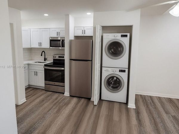 417 NW 2nd Ave, Hallandale Beach, FL 33009