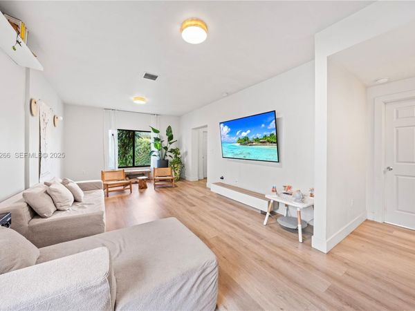 1910 NW 47th St, Miami, FL 33142