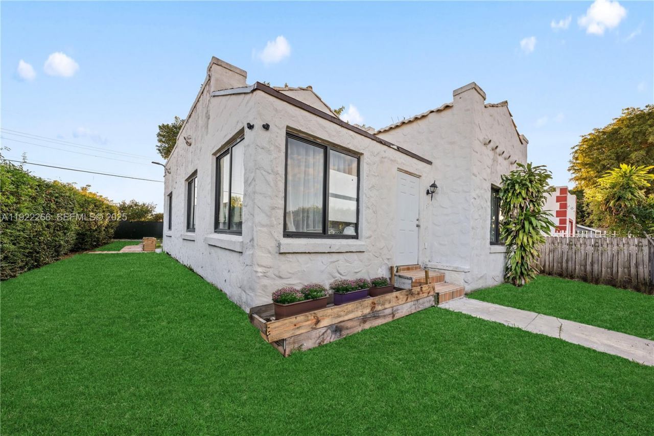 1910 NW 47th St, Miami, FL 33142 Photo