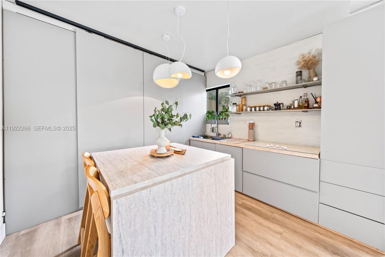 1910 NW 47th St, Miami, FL 33142 Photo