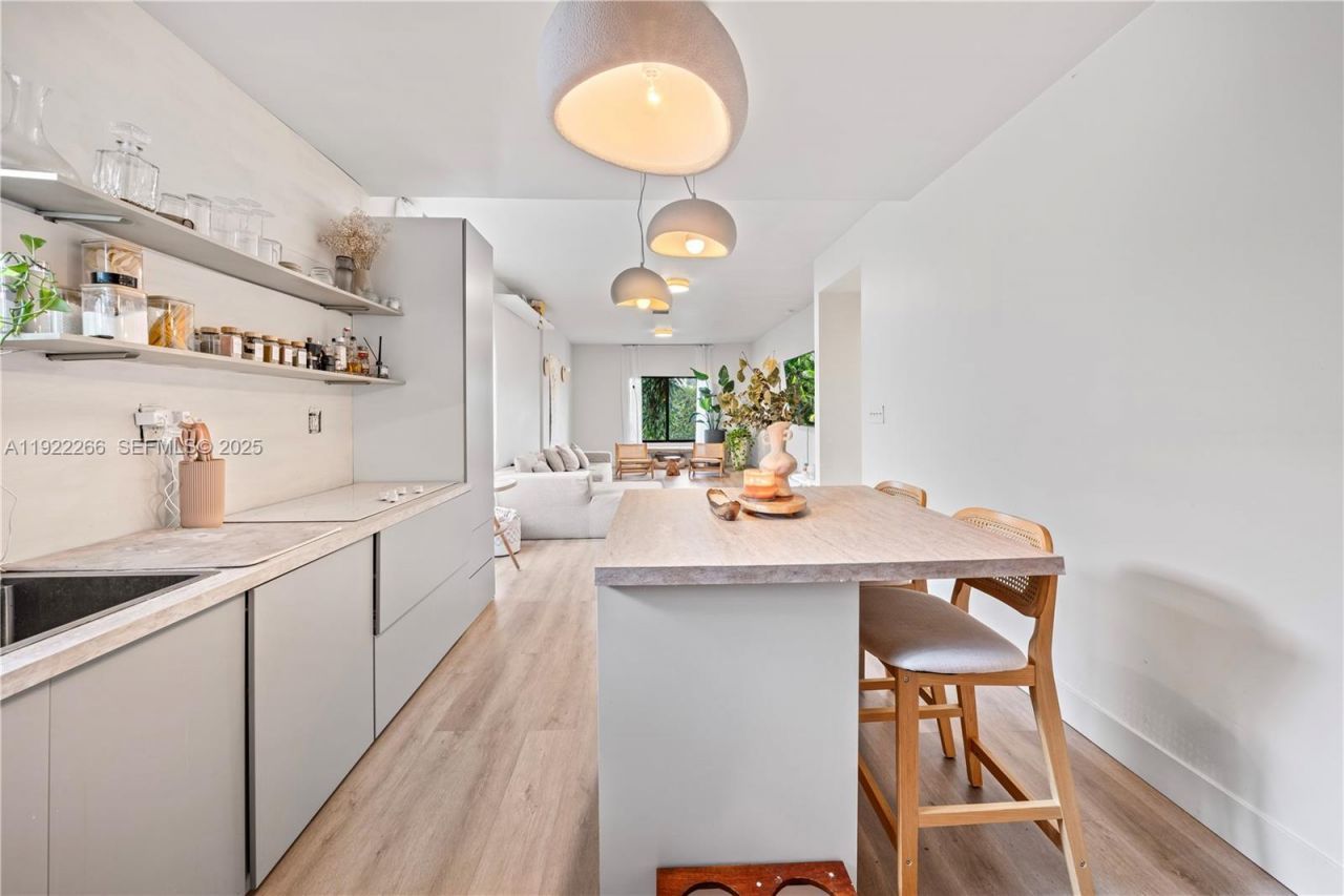 1910 NW 47th St, Miami, FL 33142 Photo