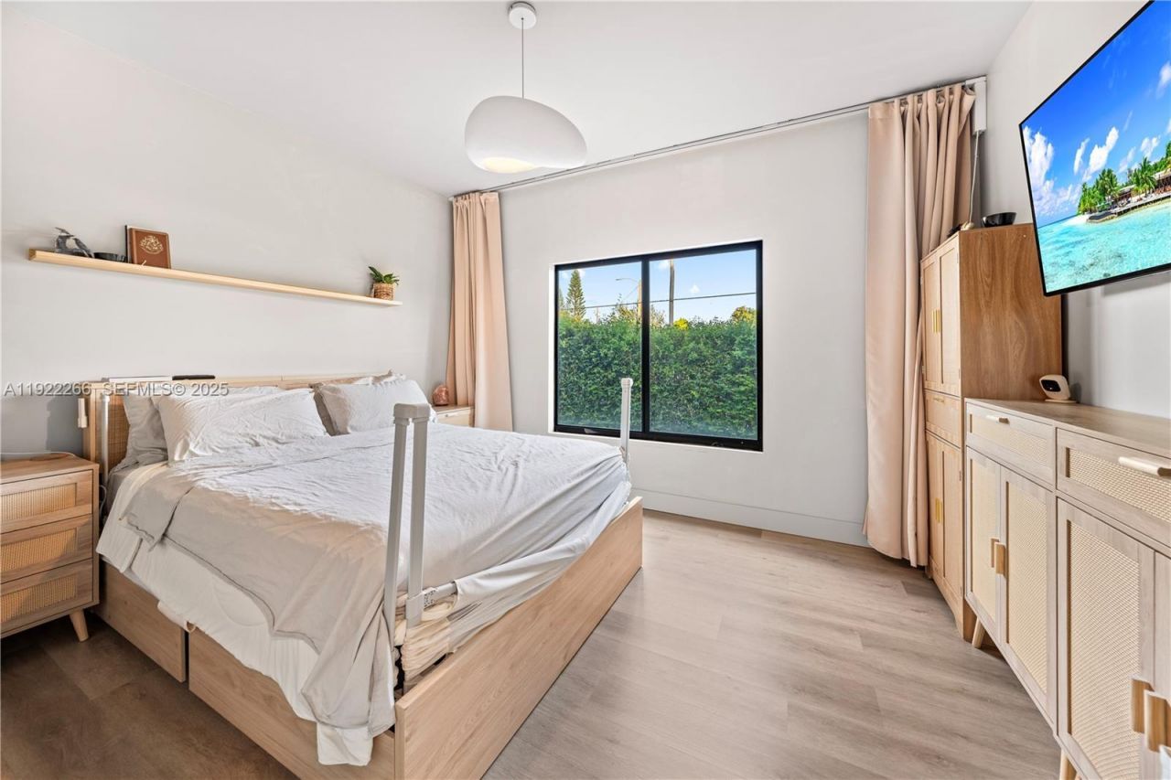 1910 NW 47th St, Miami, FL 33142 Photo