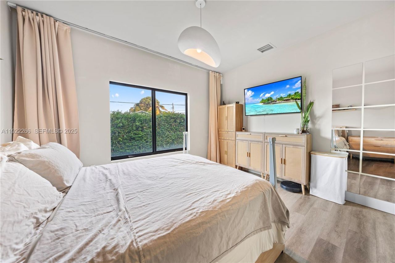 1910 NW 47th St, Miami, FL 33142 Photo