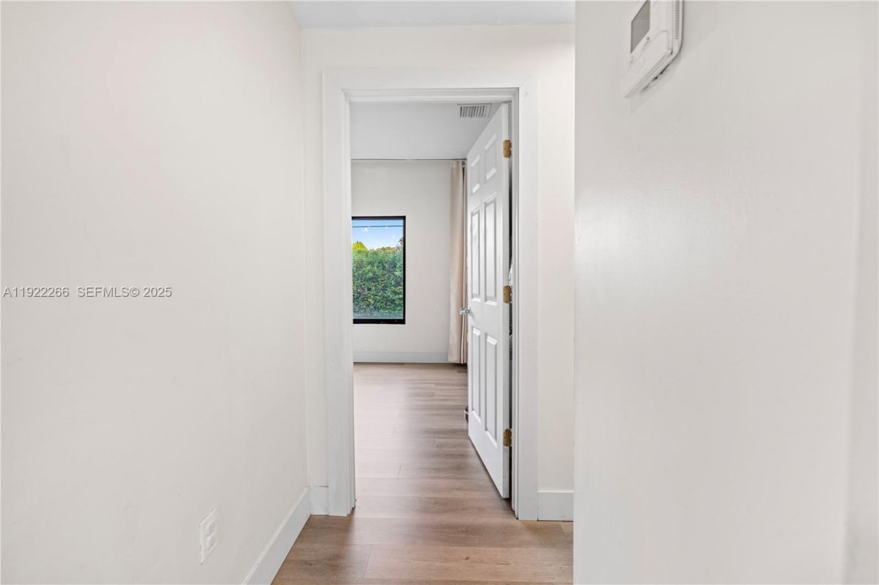 1910 NW 47th St, Miami, FL 33142 Photo