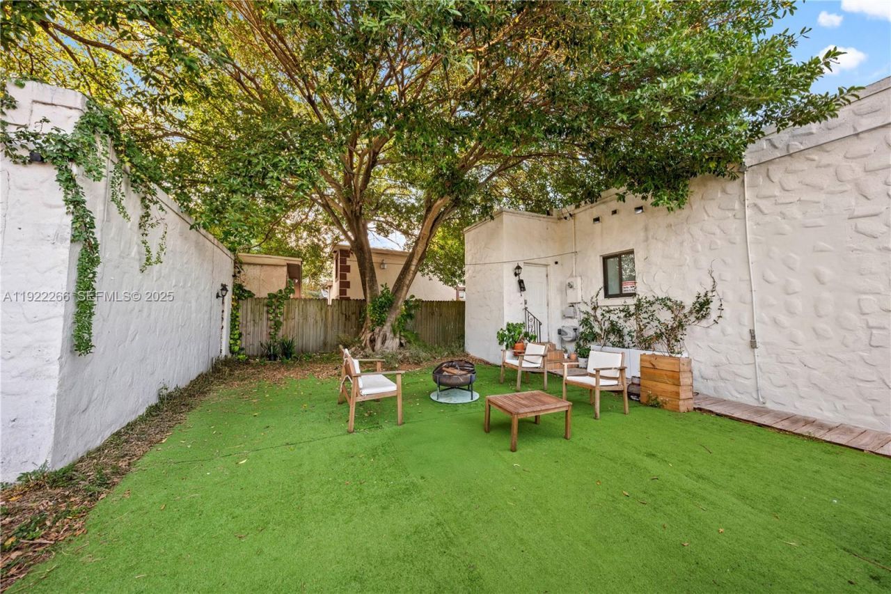 1910 NW 47th St, Miami, FL 33142 Photo