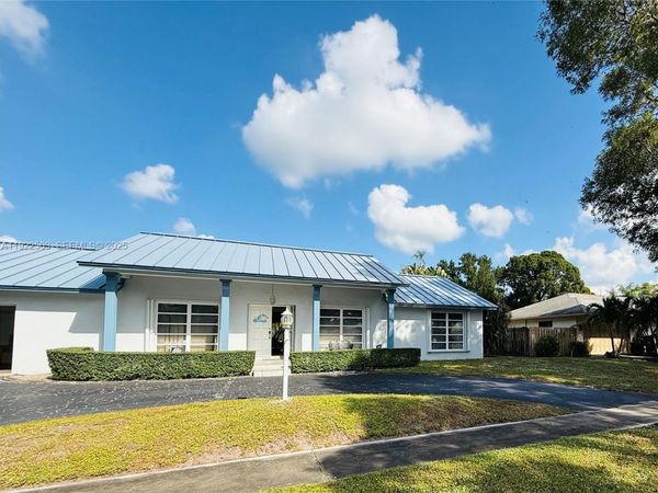 7441 SW 19th St, Plantation, FL 33317