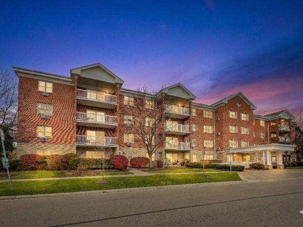 1220 Depot Street, Unit 109, Glenview, IL 60025