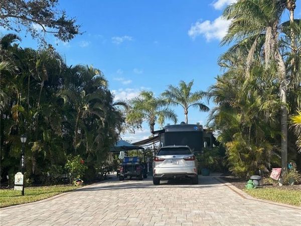 4678 Southern Breeze DR, NAPLES, FL 34114
