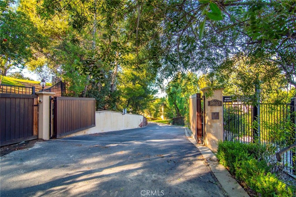 18933 La Montana Place, Tarzana, CA 91356 Main Photo